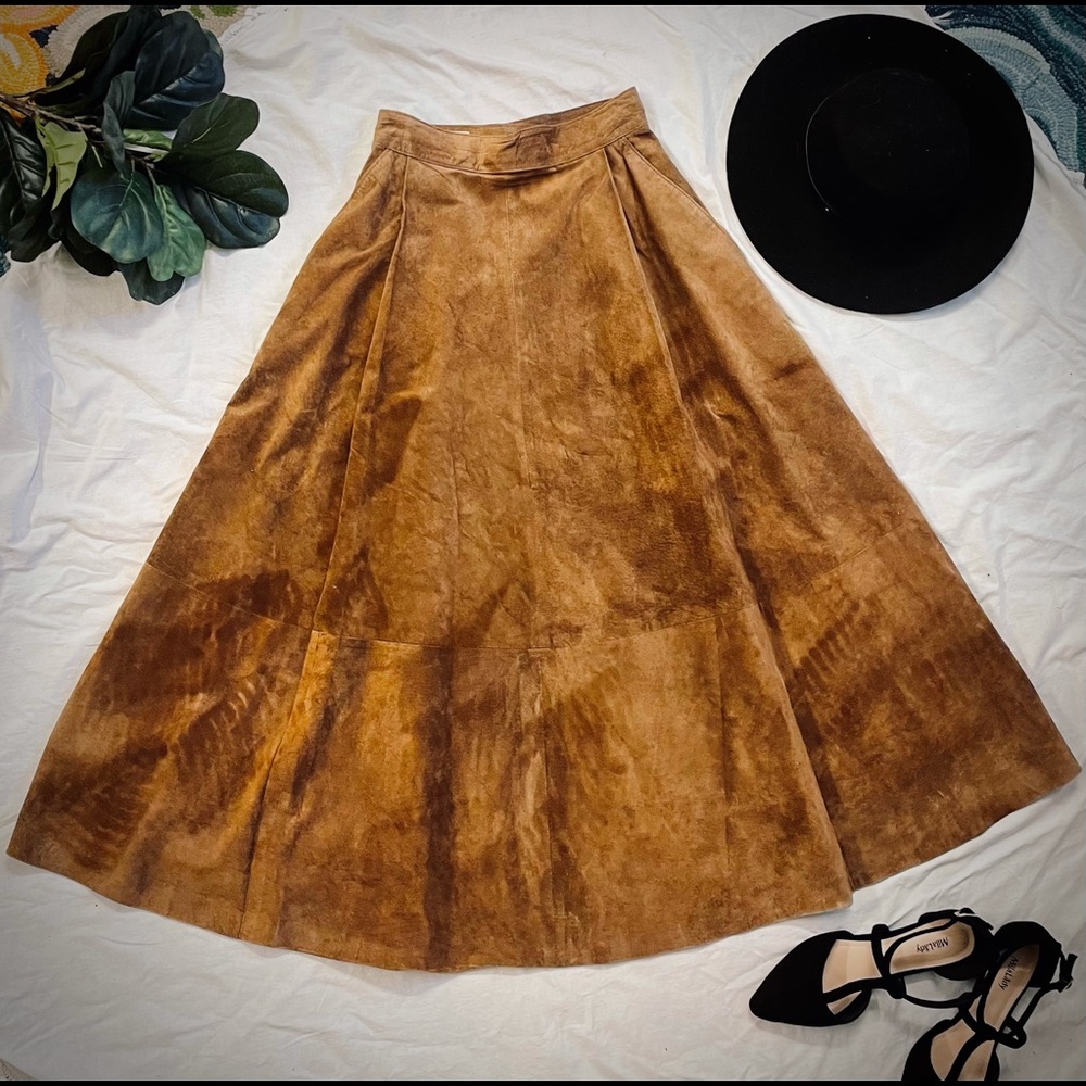 The J Peterman Co Vintage sleek six-panel leather skirt in 100% Italian leather